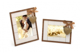 Svatební dřevěný fotorámeček s aplikací WE ARE TOGETHER 13x18 bílý